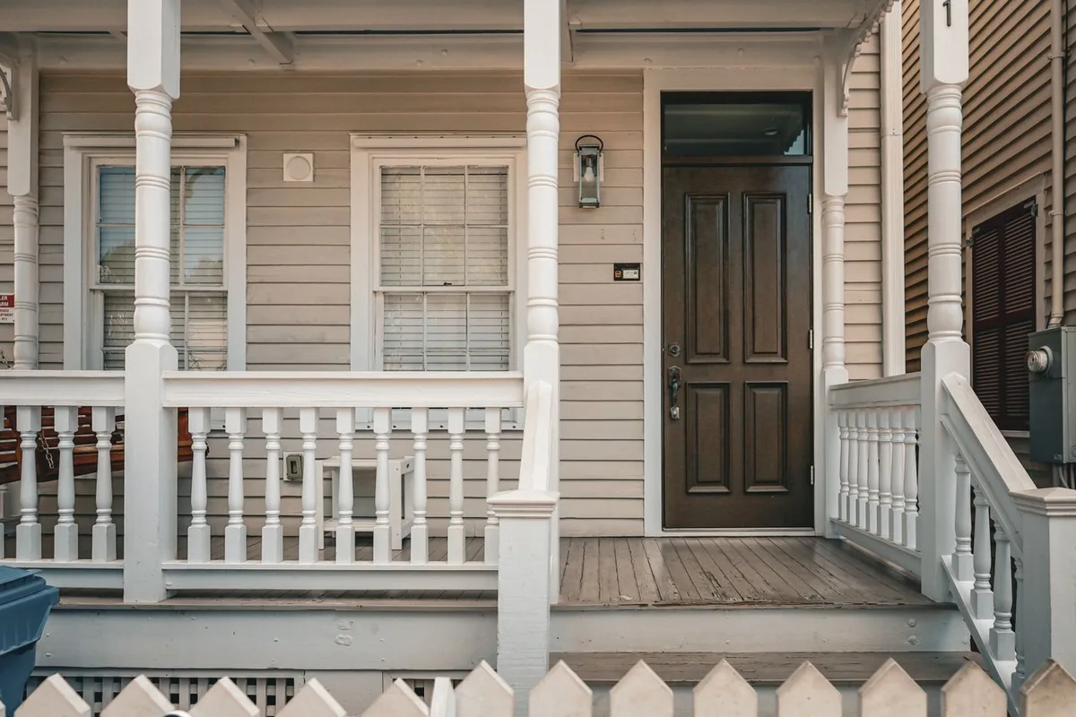 Front-porch charm in the neighborhood