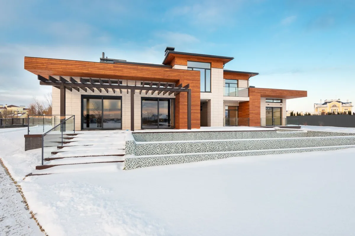 Demo · Modern architecture meets the seasons, photo 3