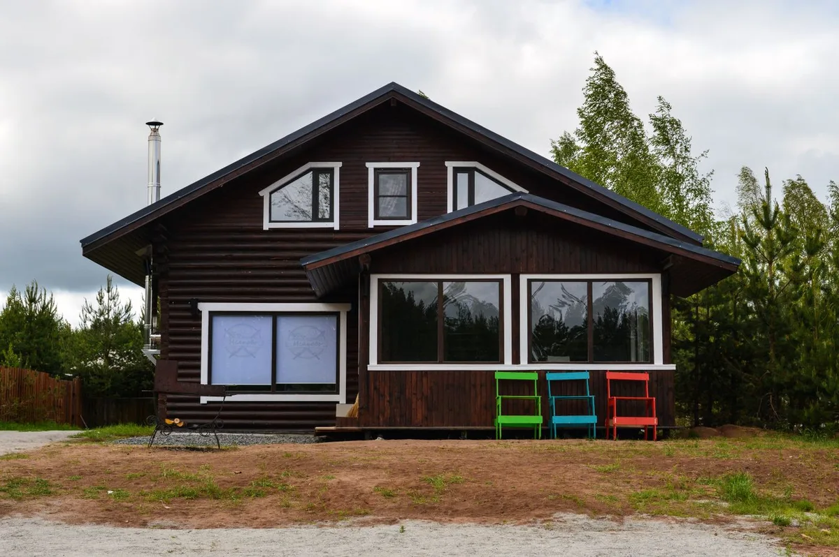 Country cabin with a wide garden view