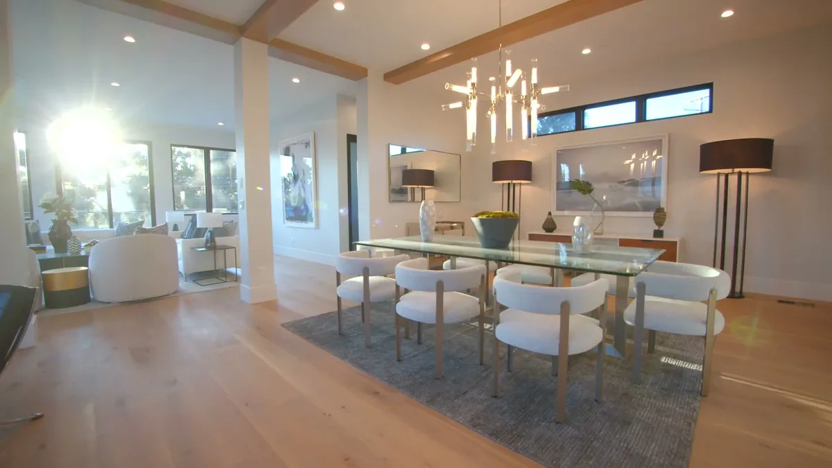 Light-filled living, from every angle, photo 2